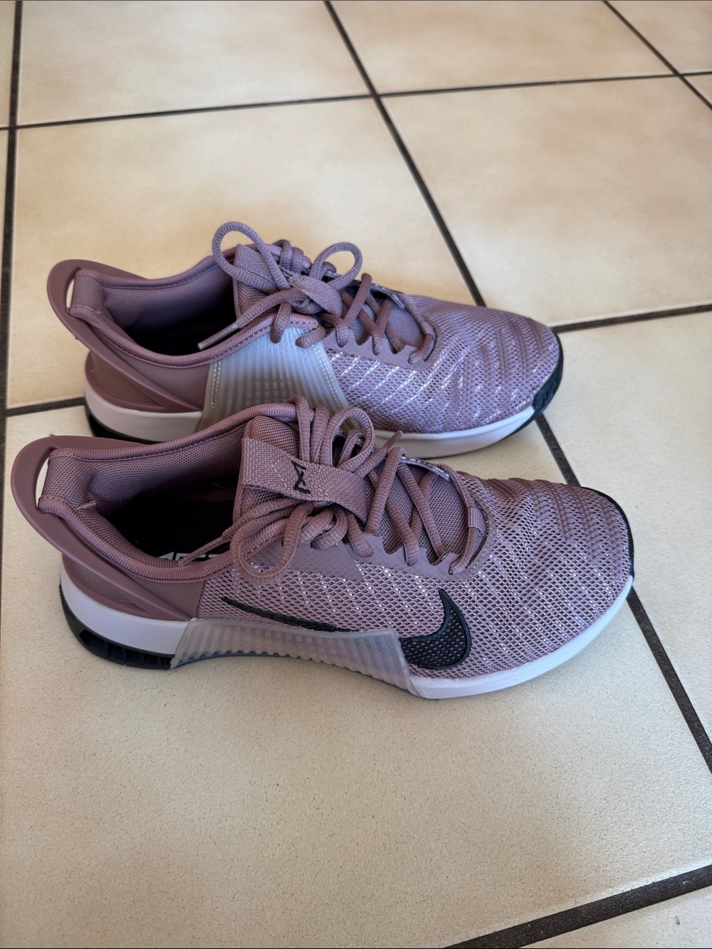 Nike Metcon Women's Athletic Shoe - Mauve with Black Swoosh
